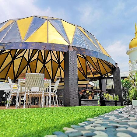 Tara Hotel Yogyakarta Tugu Екстериор снимка