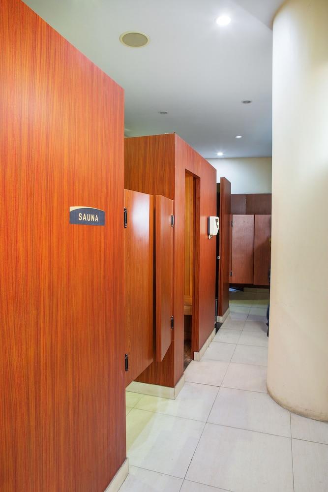 Tara Hotel Yogyakarta Tugu Екстериор снимка