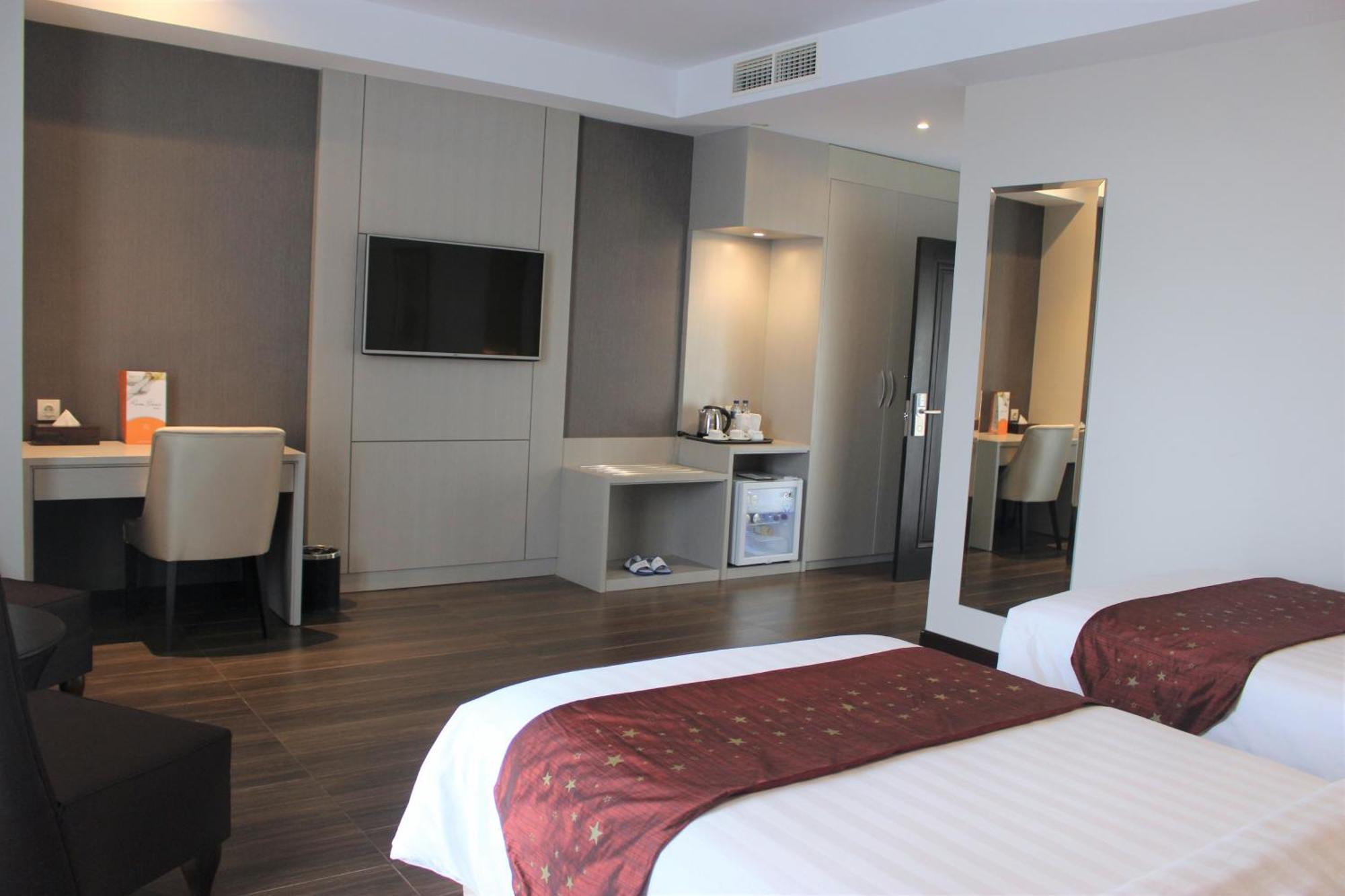 Tara Hotel Yogyakarta Tugu Екстериор снимка