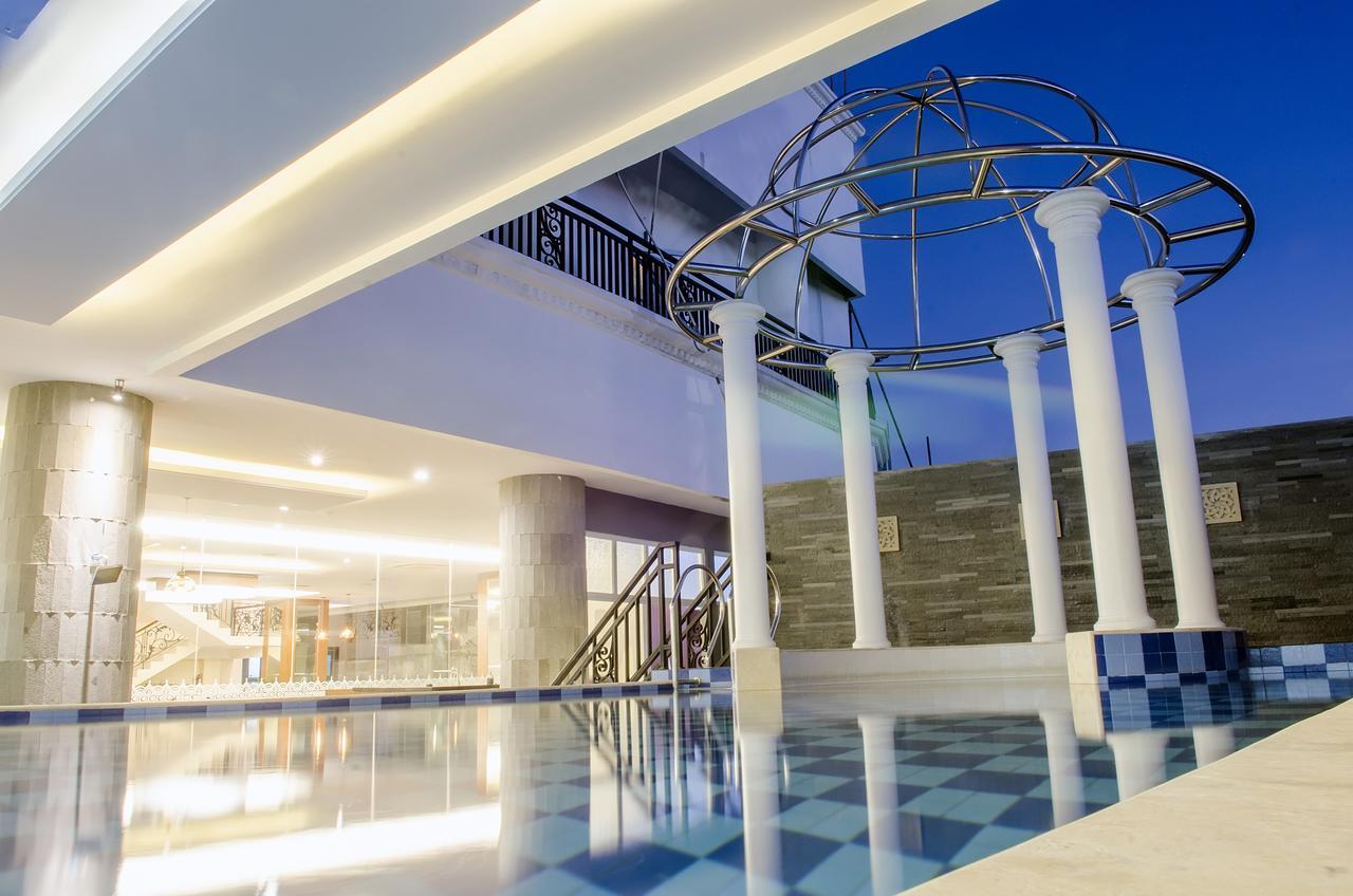 Tara Hotel Yogyakarta Tugu Екстериор снимка