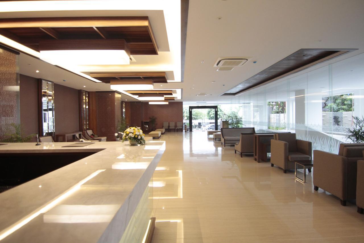 Tara Hotel Yogyakarta Tugu Екстериор снимка