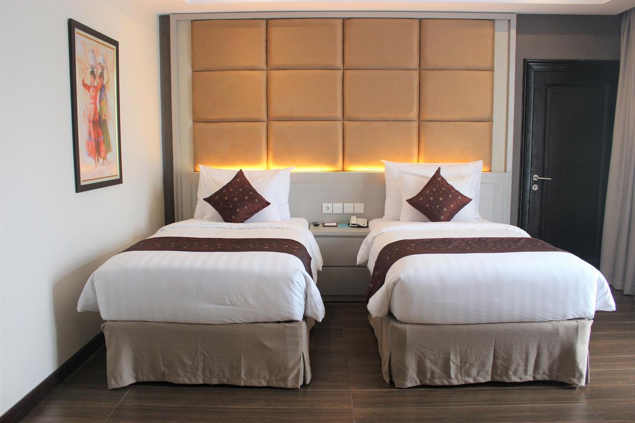 Tara Hotel Yogyakarta Tugu Екстериор снимка
