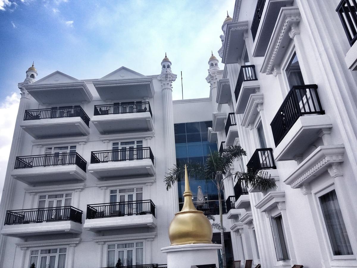 Tara Hotel Yogyakarta Tugu Екстериор снимка
