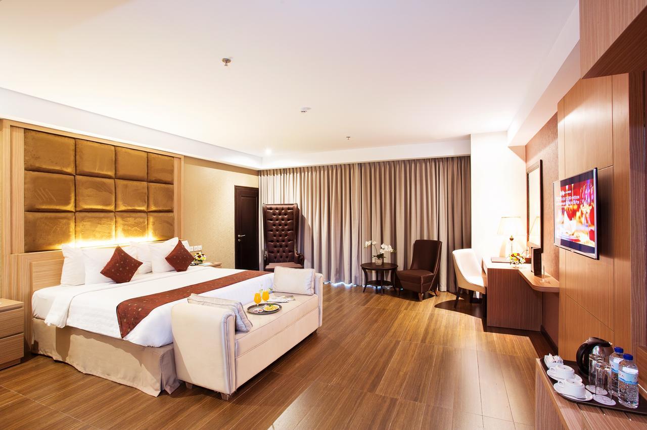 Tara Hotel Yogyakarta Tugu Екстериор снимка