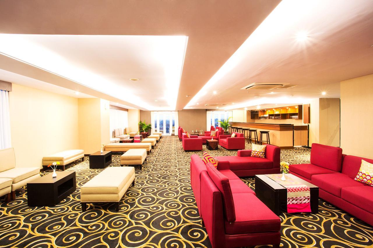 Tara Hotel Yogyakarta Tugu Екстериор снимка