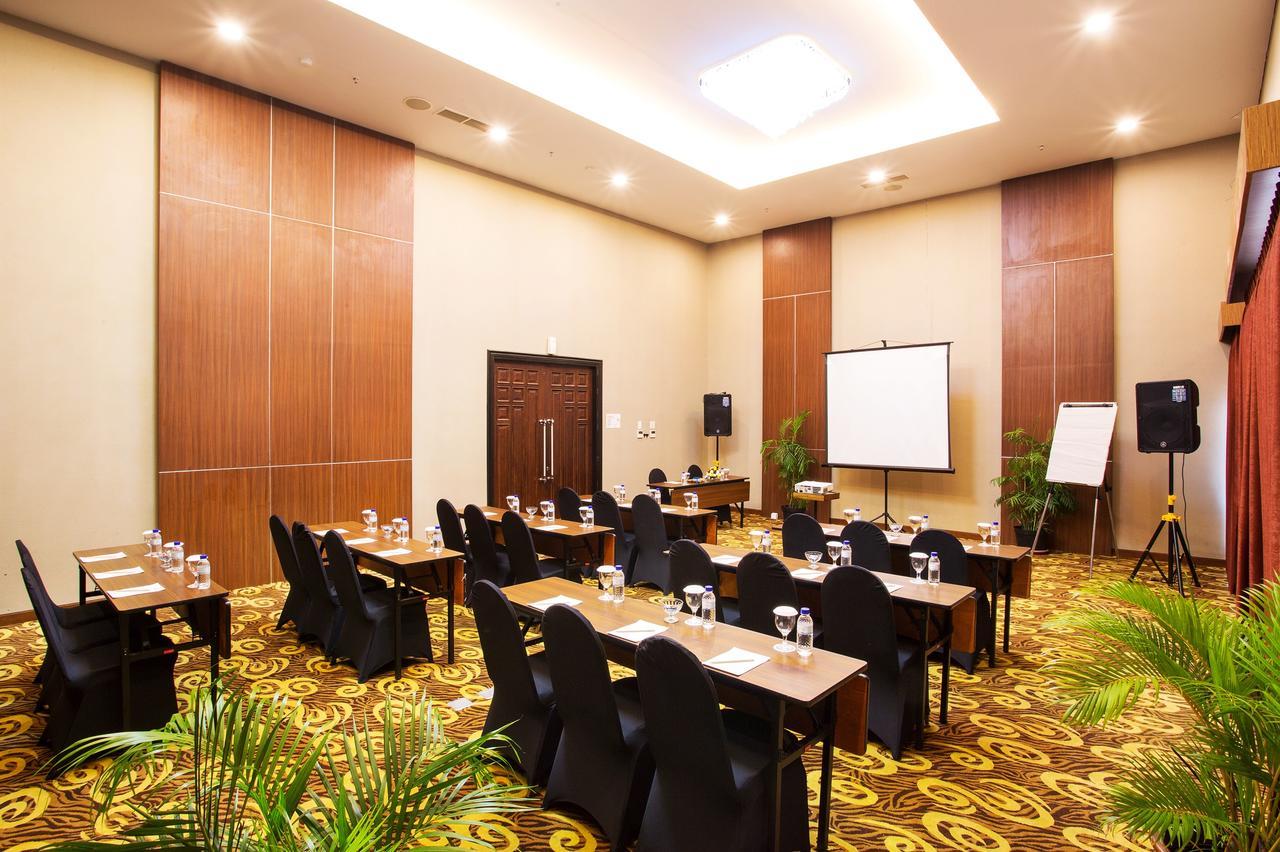 Tara Hotel Yogyakarta Tugu Екстериор снимка