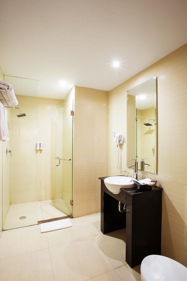 Tara Hotel Yogyakarta Tugu Екстериор снимка